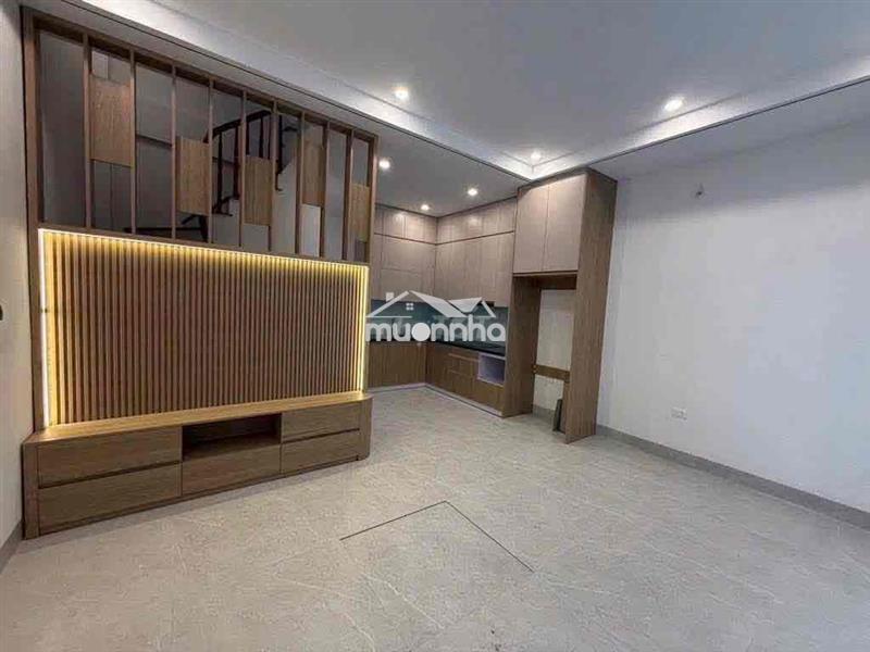 Cho thuê nhà nguyên căn tại cự khối - nhà mới 3pn- nội thất cơ bản