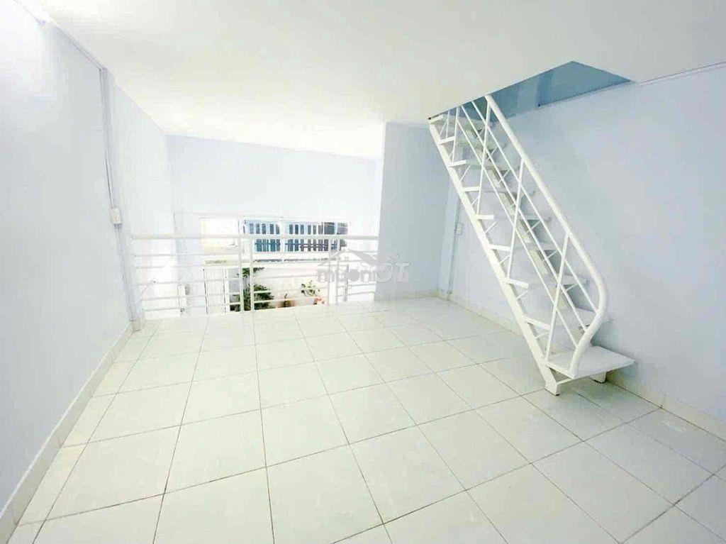 Nhà 3 tầng - sổ vuông a4 - 40m ra mặt tiền - 24m2 - 4,x tỷ - 4