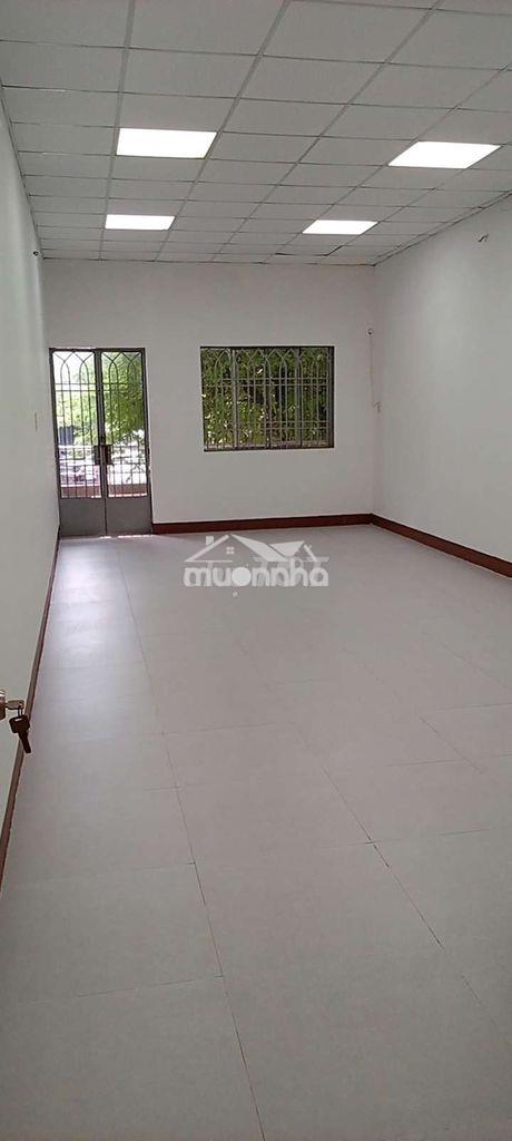 Q11 - mặt tiền - dt 4,2*20 - 1 lầu 3 phòng - kdtd - 3