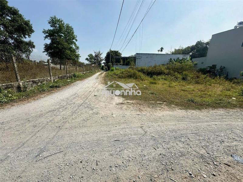 Bán lô đất góc 2 mt đường trải đá xe otô, dt 240m, full thổ, tlh