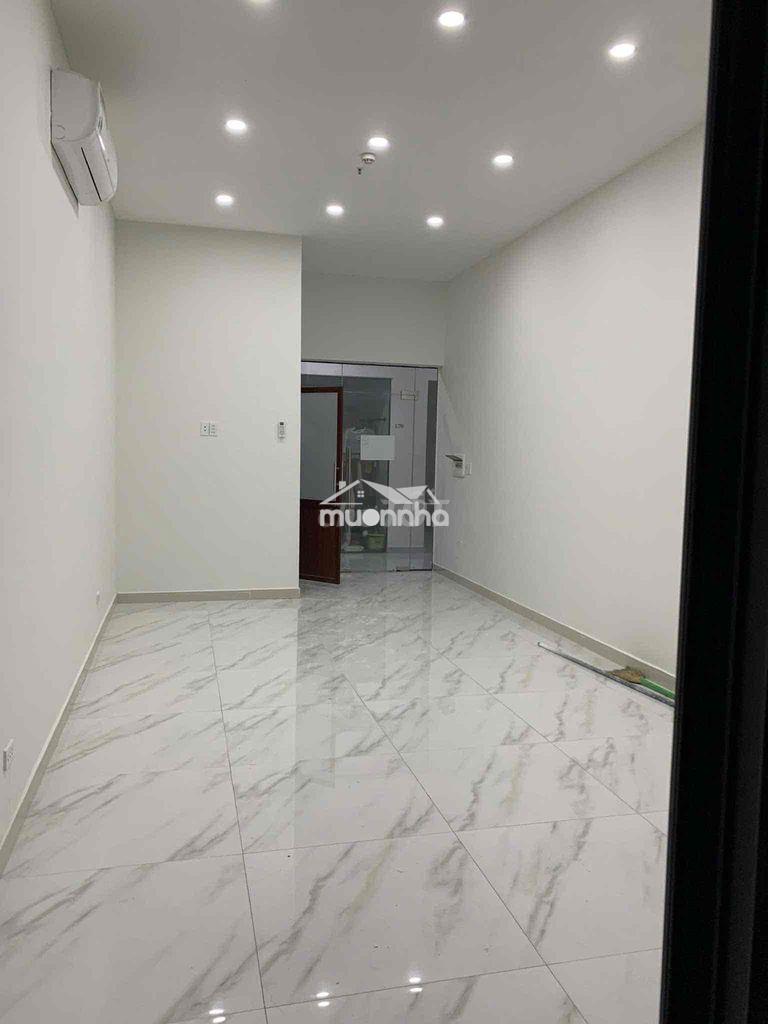 Shophouse tầng trệt, có toilet riêng, giá 10 triệu