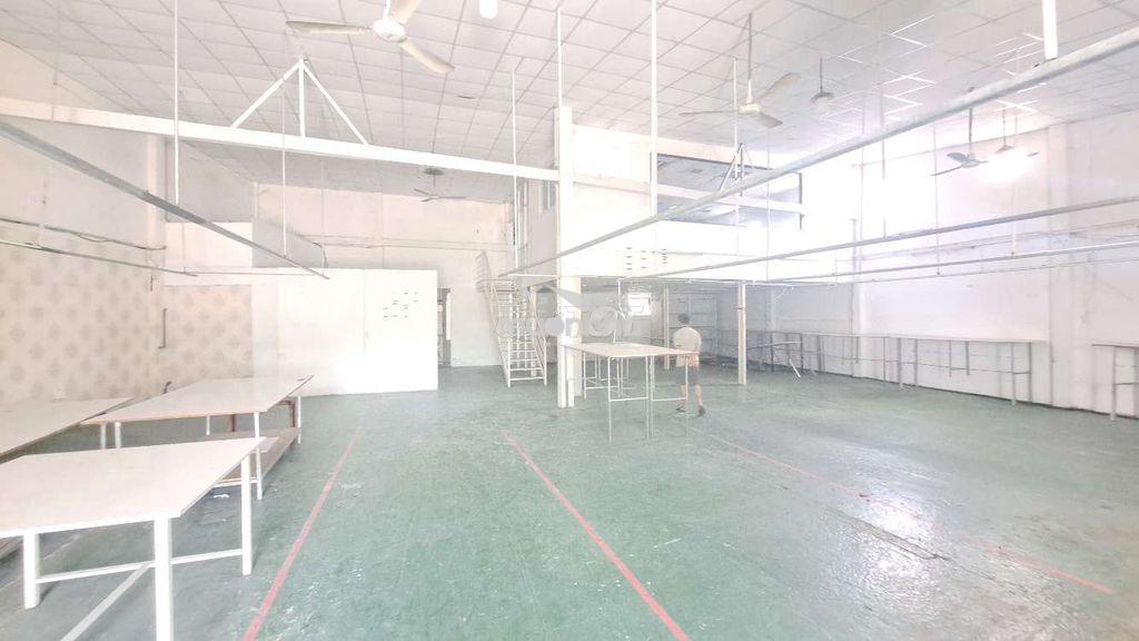 Cho thuê kho xưởng 15x25m, lửng, vp, điện ty, nền epoxy, giá 29tr - 2