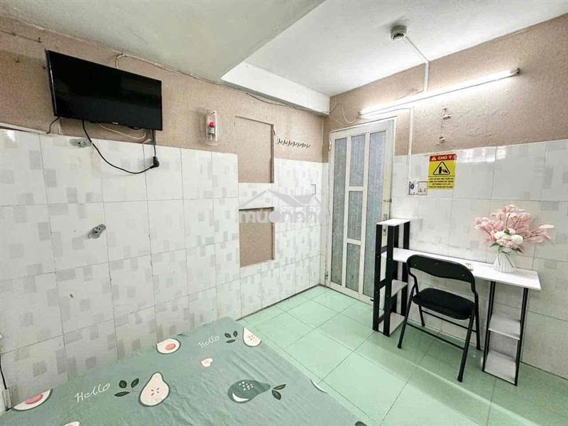 Phòng trọ giá rẻ có máy lạnh ngay công viên làng hoa