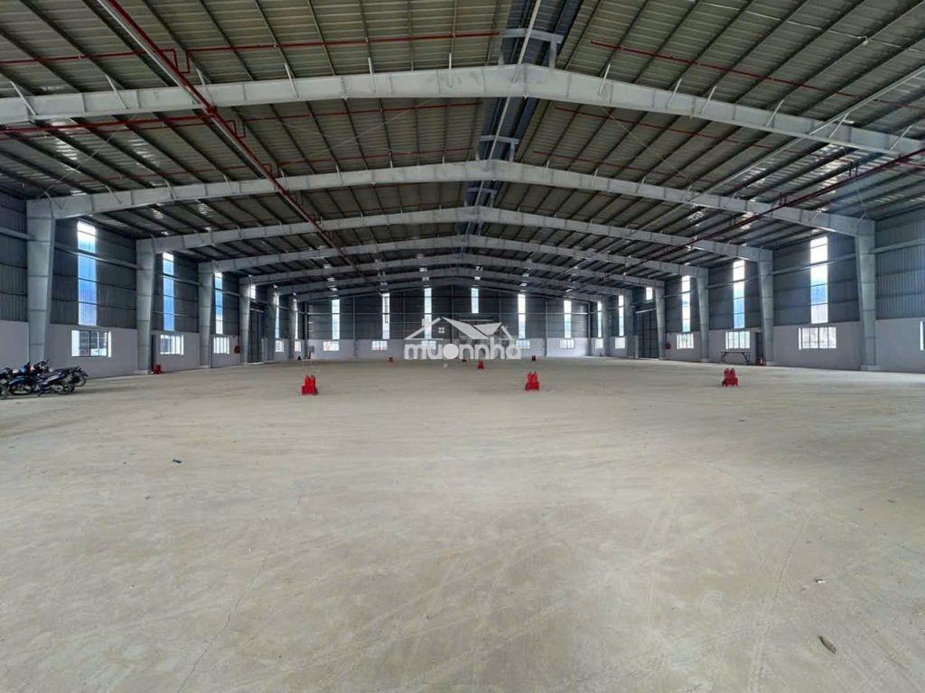 Cho thuê 2500m2 xưởng tân uyên ,pccc tự động ,giấy tờ đầy đủ ,cont 40f - 4