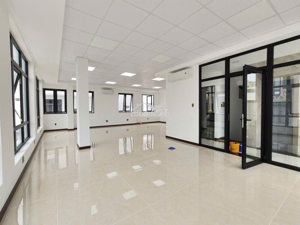 Cho thuê toà nhà mới xây gần đường trần não - có thang máy - 3