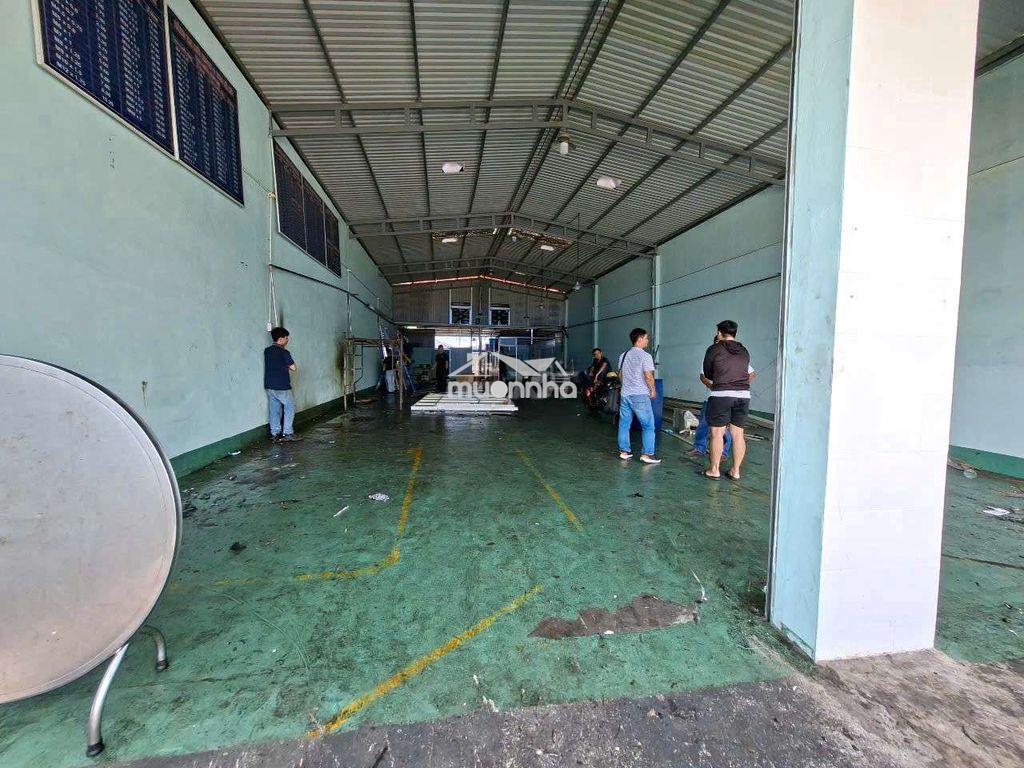 Cho thuê nhà xưởng dĩ an bình dương
  320m2
giá thuê 20 triệu/tháng - 4