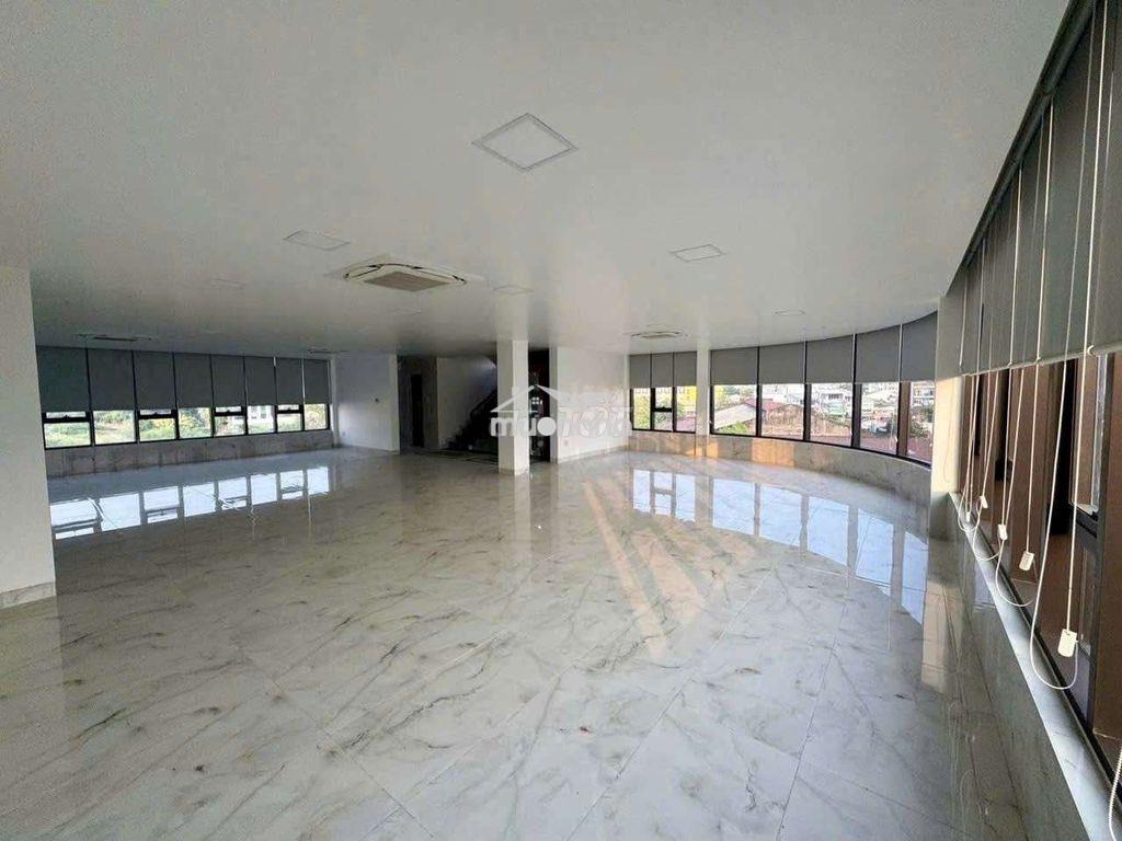 Cho thuê tòa nhà góc có  thanh máy khu tên lửa dt 1000m2 - 4
