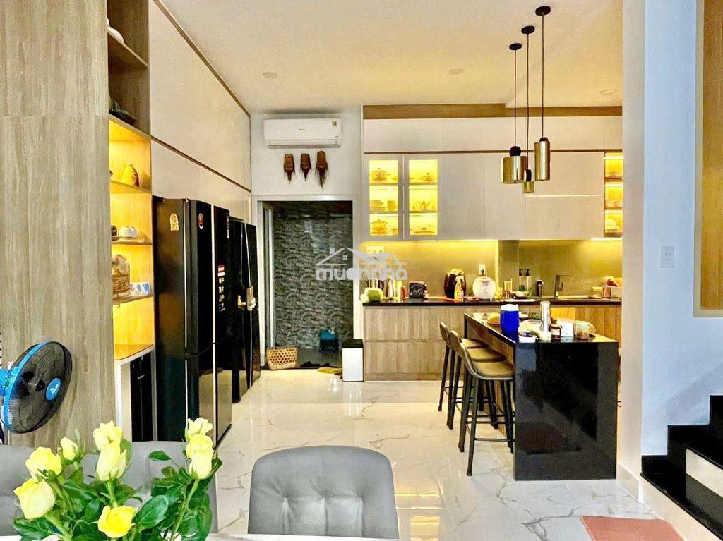 Cho thuê nhà full nội thất dt 6*20m - 2