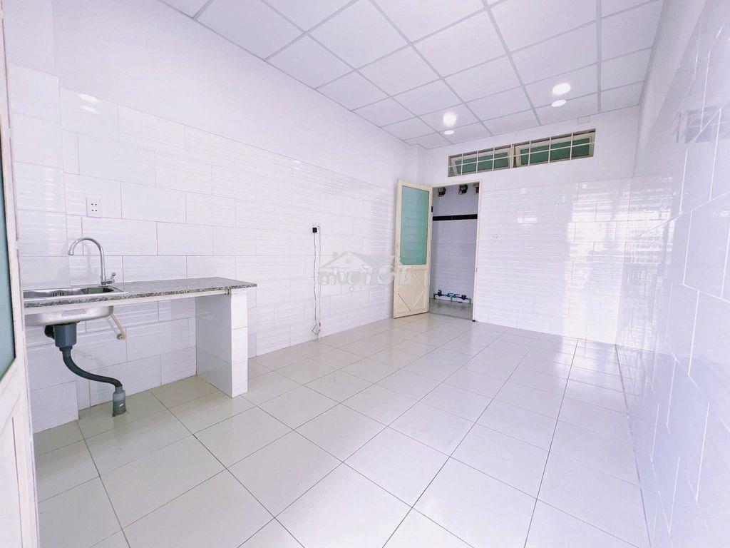 Ban công thoáng mát, máy giặt chung ngay ngân hàng, ngã tư tđ - 2