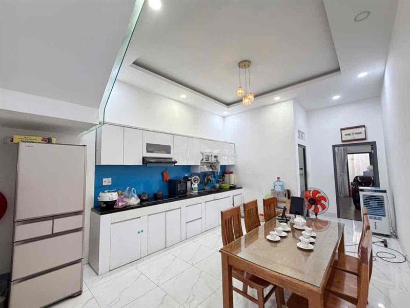 Nhà trung tâm phú lợi 1trệt 2 lầu giá siêu ngộp