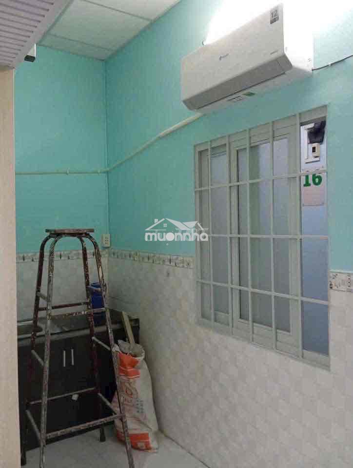 Phòng rộng gần chợ phạm thế hiển, cách cầu phạm hùng 500met,