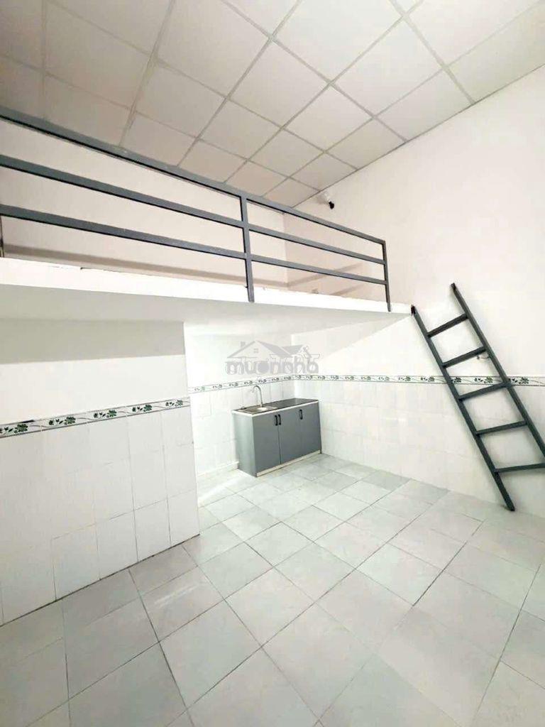 Phòng trọ rộng , gác cao, có máy lanh, tủ đồ ở dc 4,5 ,người