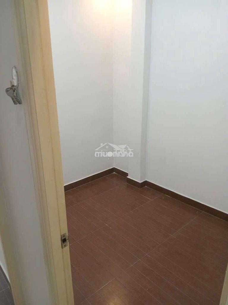 Nhà sạch sẻ vô ở liền cho thuê 6 tháng  - 2