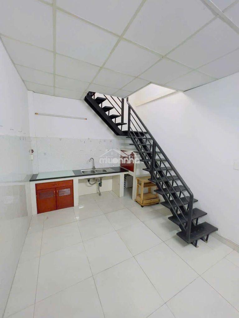 Cho thuê nhà 4.5x18m đúc lửng hẻm 107 ng văn khối gv 2pn2wc giá 10tr - 2