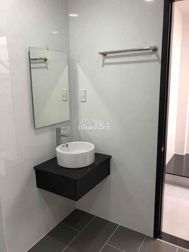 Nhà 5 tầng, dt 5x12m, hẻm 4m nguyễn đình chiểu q3 - 2