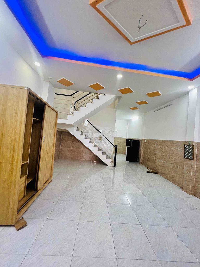 Cho thuê nhà sân đậu 2 ôtô dt 5x22m 1trệt 1lầu 2pn 2wc vườn lài q12 - 2