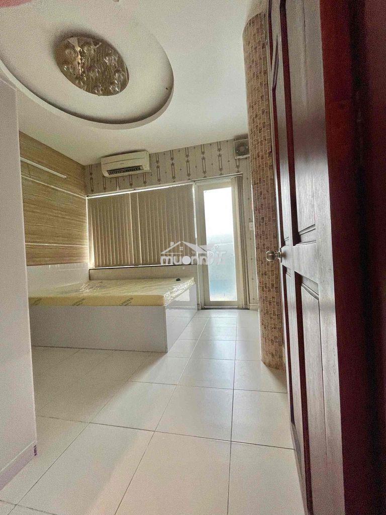 Cần pass nhanh phòng studio ban công, 25m2 tt quận 1. giá 5tr - 2