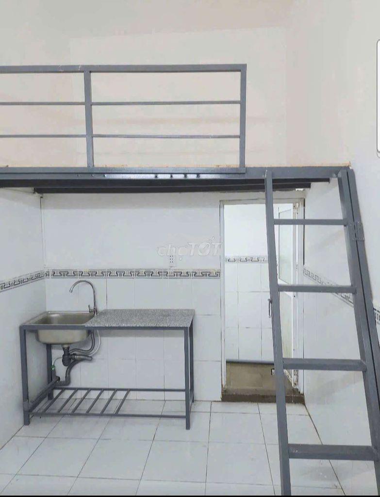 Phòng có gác cao 1.8m không đụng đầu, khu nguyễn trãi giao hồng bàng