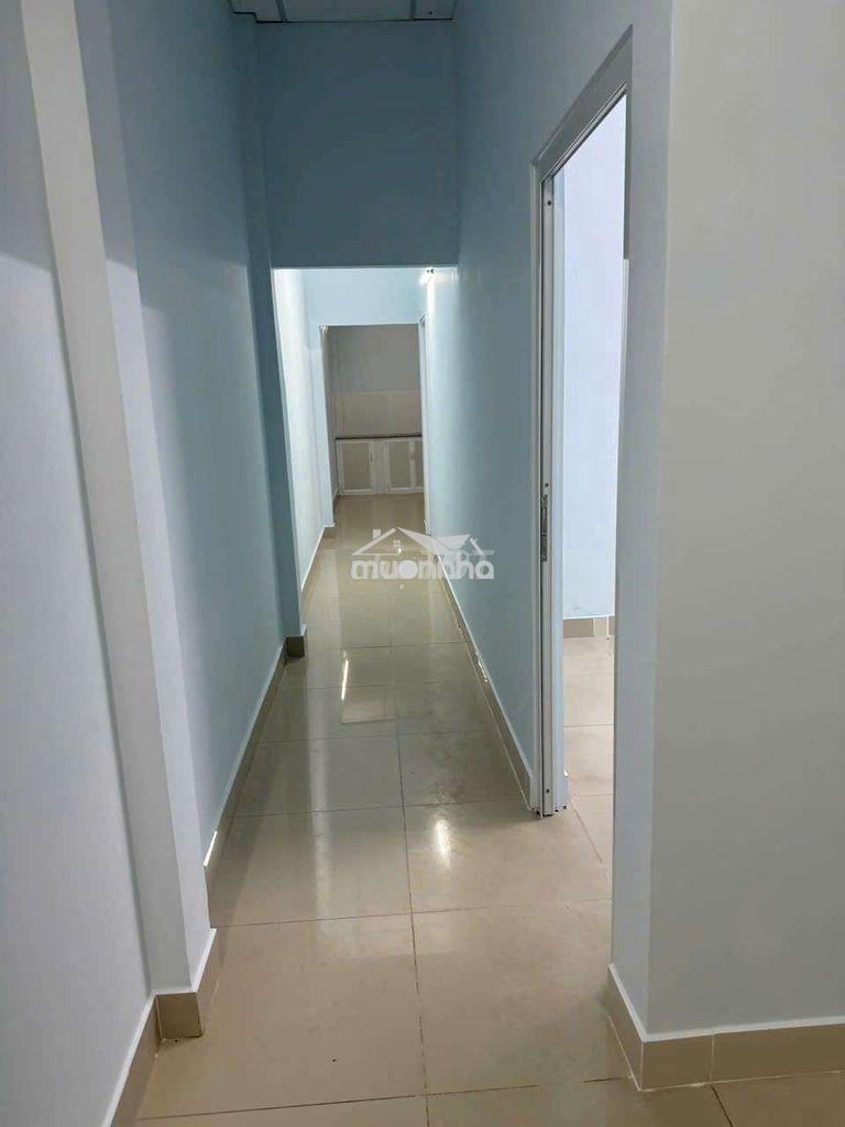 Nhà giá rẻ 1 xẹc hẻm trước nhà 8m ô tô để trong nhà - 4