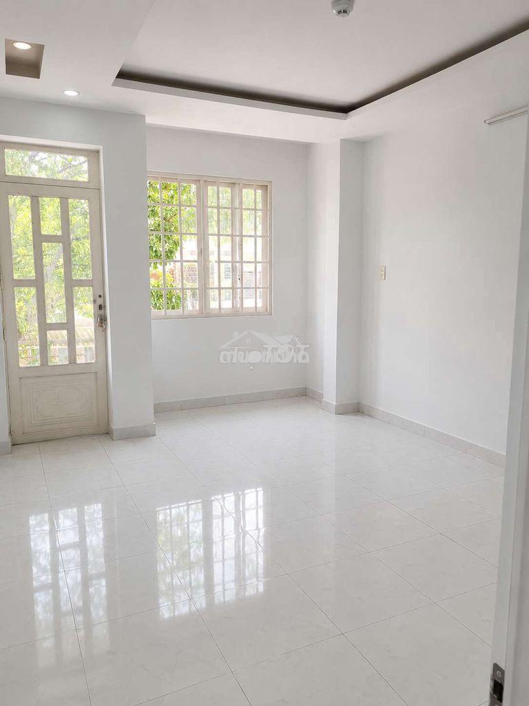Cho thuê nhà nguyên căn tân phú 11tr
- 3 tầng - 3pn - bờ bao tân thắng - 4