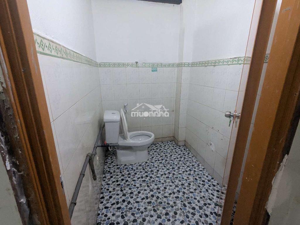 Nhà sạch sẽ mới sơn sửa đẹp phù hợp gia đình  - 3