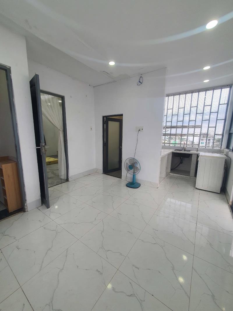 Cho thuê 1pn ban công 60m2 có máy giặt riêng ngay chợ bà chiểu - học viện cán bộ - trường đại học văn lang - 3