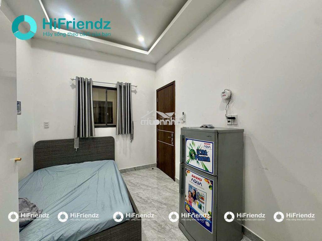 Phòng nhỏ gọn đầy đủ nội thất cửa sổ thông thoáng  - Ảnh 3