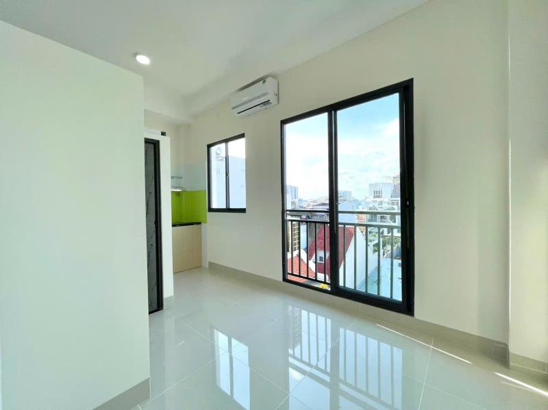 Phòng mới xây cửa sổ thoáng gần hàng xanh bùi đình túy