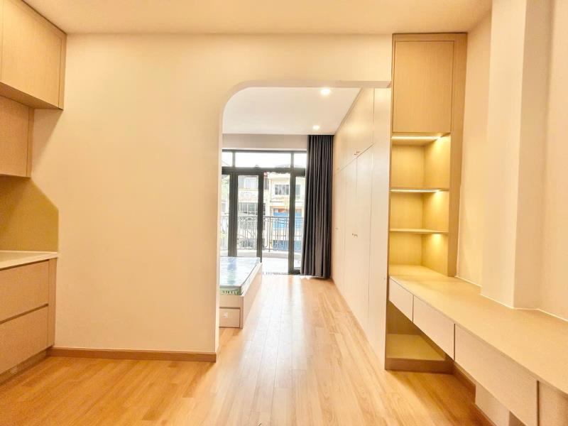 Cho thuê căn hộ có máy giặt riêng, ban công đón ánh nắng tự nhiên. diện tích cực lớn - 2