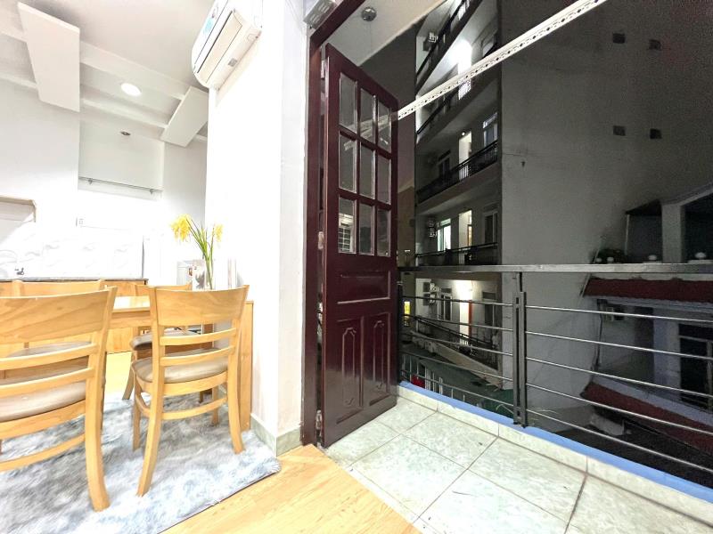 Phòng studio, ban công lớn,  full nội thất