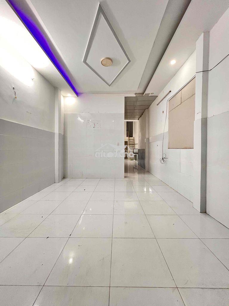 Cho thuê nhà nguyên căn 4 x 18, hxh huỳnh tấn phát, nhà bè, 8 triệu.