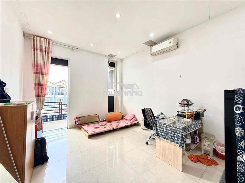Cho thuê phòng có ban công lớn mặt tiền đường phú thuận, full nội thât