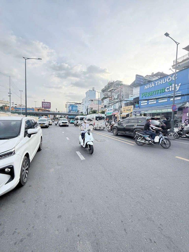 Mặt tiền đường 30m hoàng hoa thám xd hầm+7t