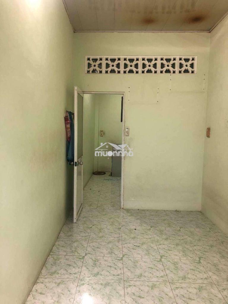Nhà phố 2 tầng(2,5×10)
-hẻm 2m
-nguyễn văn cừ (trần hưng đạo q5)