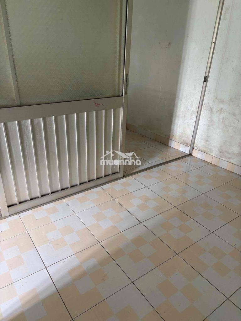 Nhà cho thuê nguyên căn giá 2tr5 ở gần ngã tư nguyễn bình - 3
