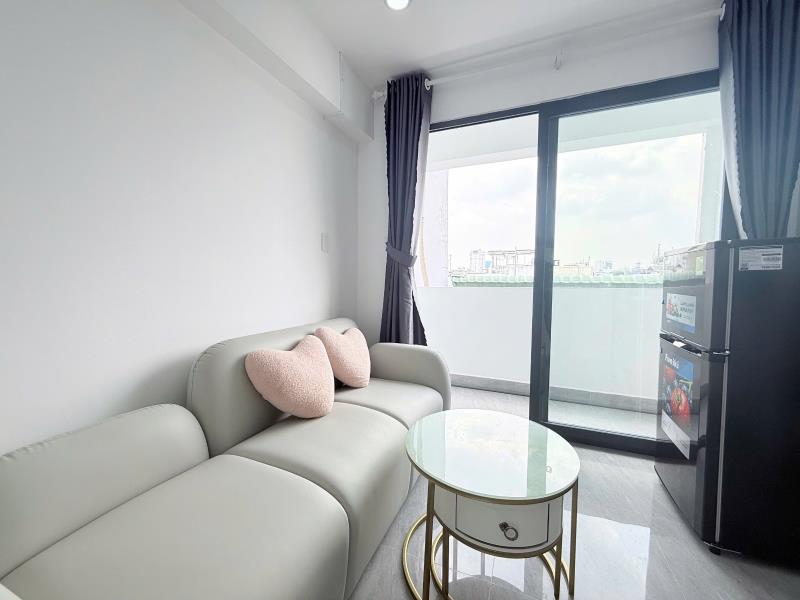 Thuê ngay căn hộ tách bếp ban công 40m2 siu rộng thoáng ngay landmark 81 an ninh cao