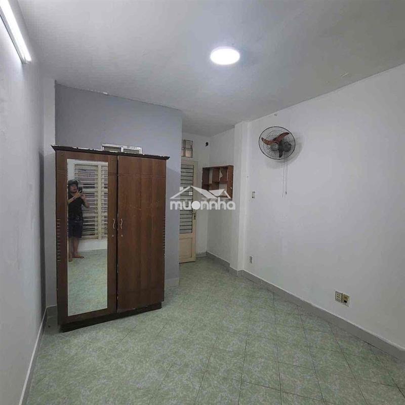 Cho thuê nhà nguyên 3x11m trệt 1 lầu 2pn2wc (nơ trang long p11 bt )