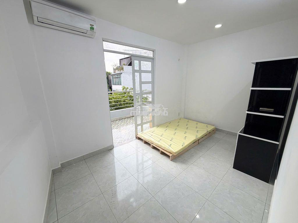 Nhà mới đẹp, ban công thông thoáng, bếp tách riêng biệt - Ảnh 2