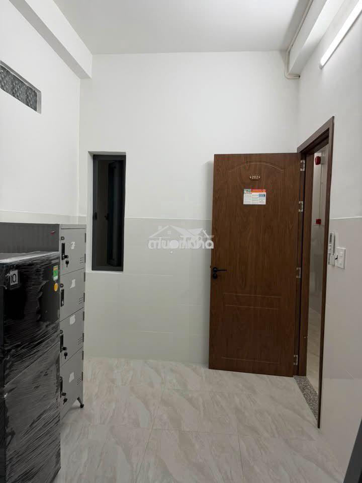 Thang máy, ra vào cửa vân tay - 2