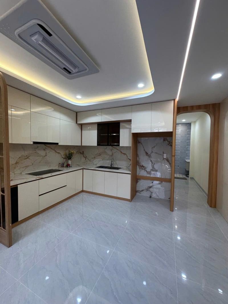 Bán nhà mặt tiền thạnh lộc  72m ngang 5m- 2 tầng - nhà mới nội thất cao cấp - chỉ 5.x tỉ
