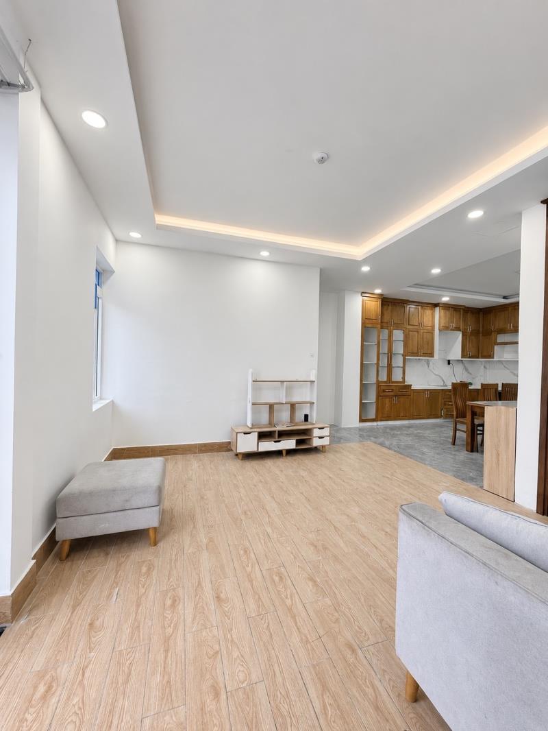Căn hộ cao cấp phạm văn bạch – nội thất gỗ xịn, bếp lớn, ban công