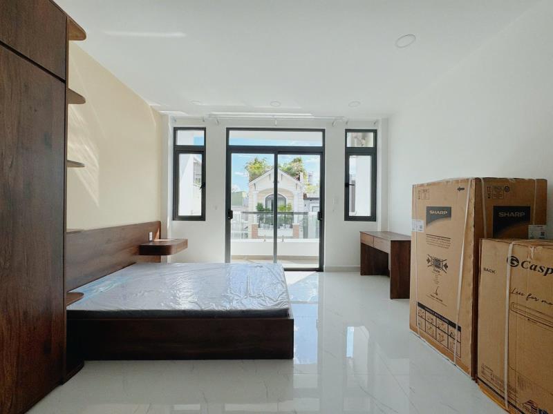 Cho thuê phòng ban công 25m2 ngay bà chiểu_phú nhuận_bóc seal 100% chỉ 6.x gần dh văn lang
