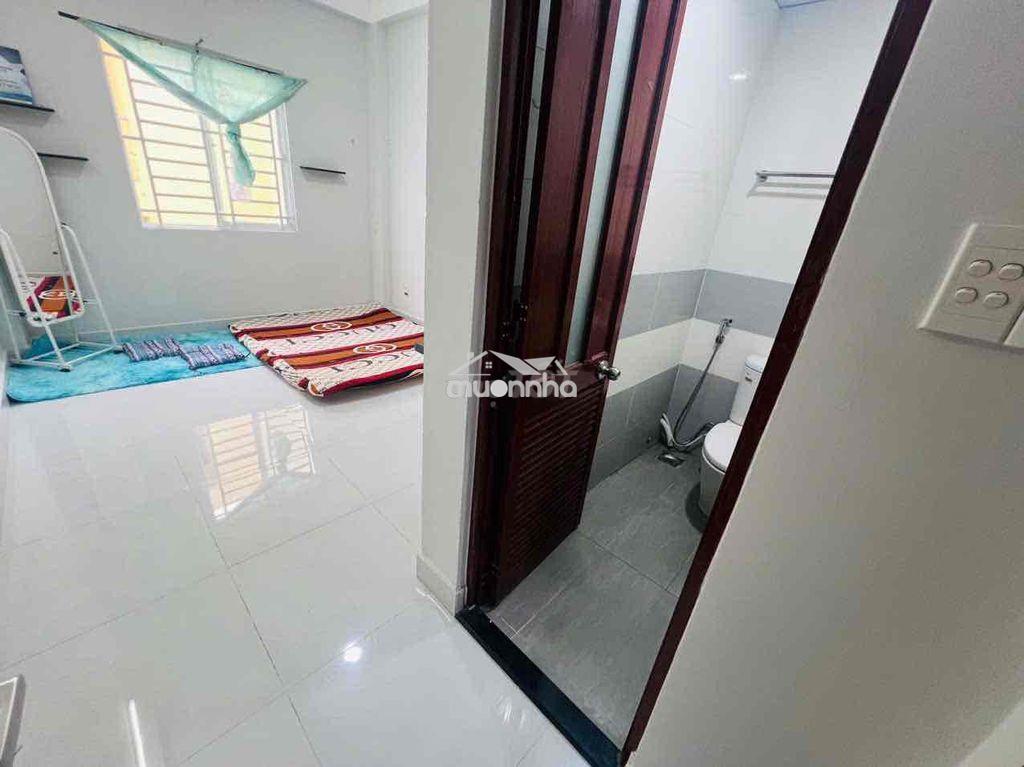 Phòng cửa sổ trời ngay nguyễn văn thương cạnh uth hutech - Ảnh 4