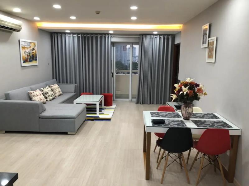 Bán gấp căn hộ cao cấp hùng vương plaza, dt: 130m² - 3pn - 3wc, sổ hồng chính chủ - giá tốt