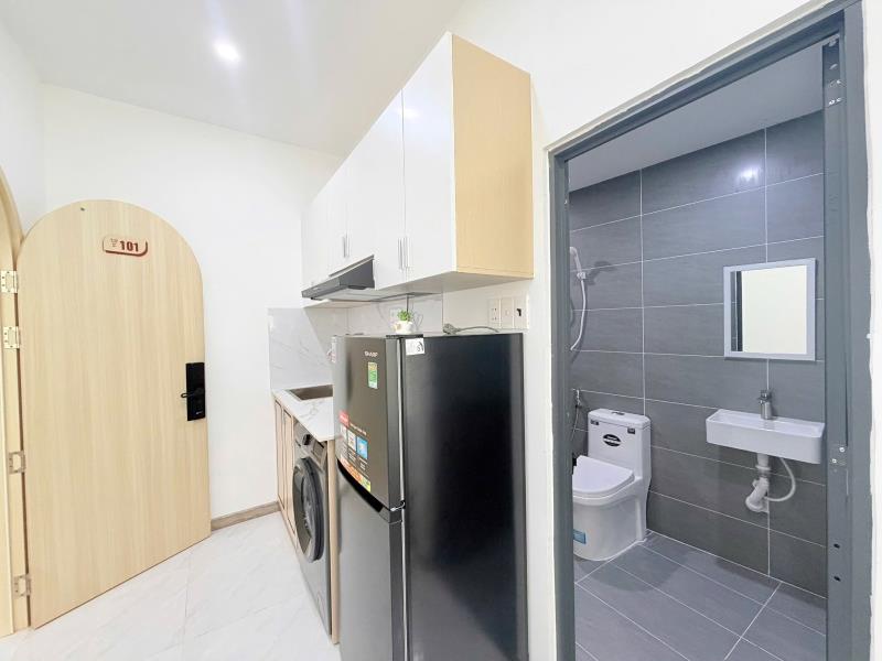 Cho thuê căn hộ 38m2 full nội thất cửa sổ lớn, máy giặt riêng ngay tăng bạt hộ gần khu ẩm thực phan xích long giáp quận 1,3 hầm xe thang máy - Ảnh 2