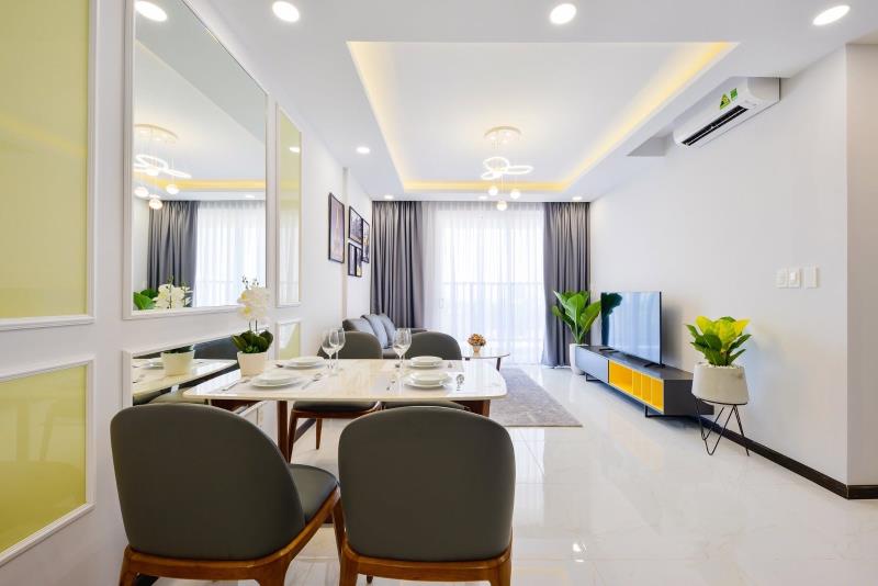 Cho thuê gấp căn hộ hùng vương plaza (có suất ô tô), dt: 130m² (3pn - 3wc), nội thất cao cấp