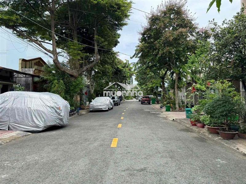 Bán nhà c4 mt đường 13 phước bình giá 8,35tỷ tl