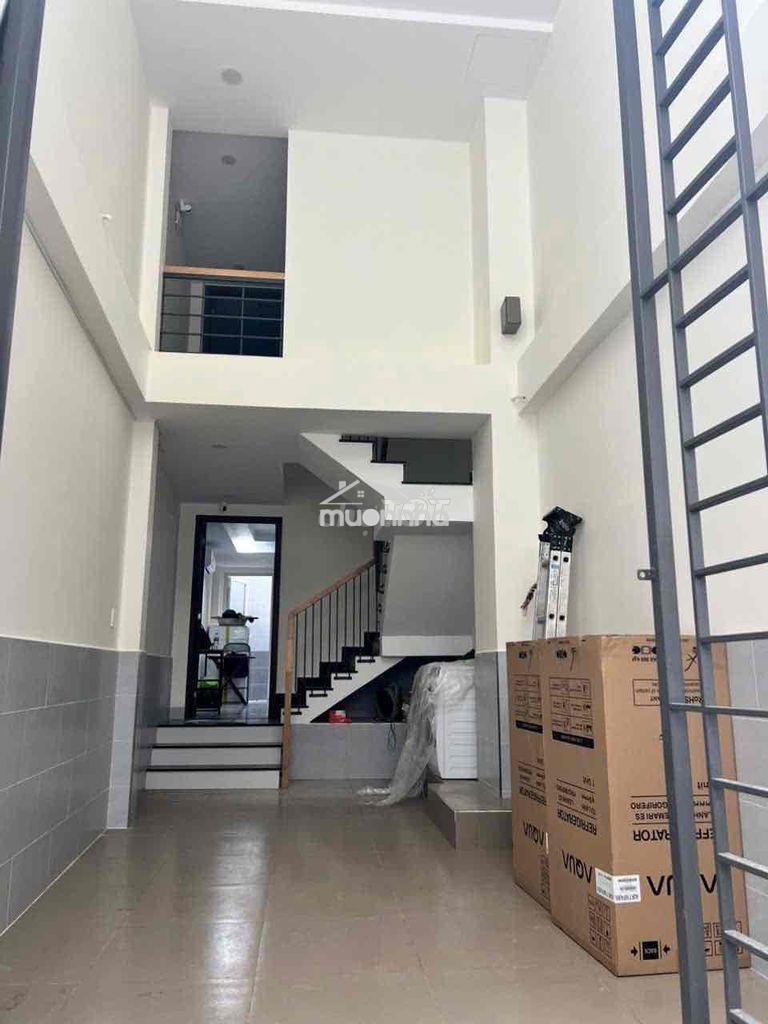 Nhà ngay ngã tư hàng xanh mới xây full nội thất