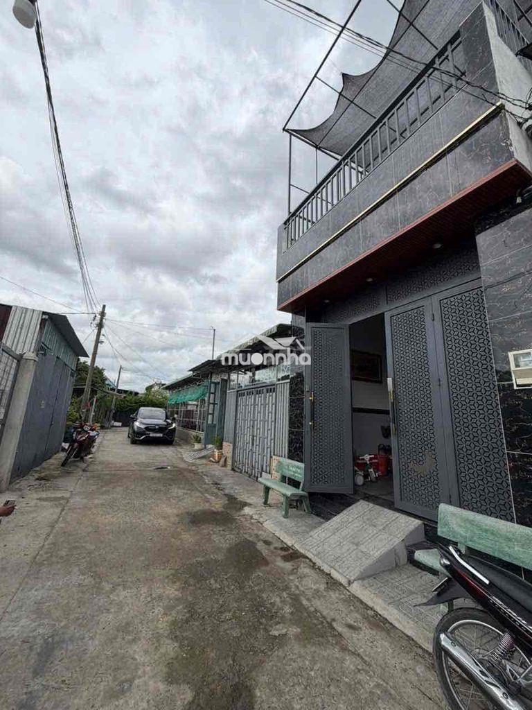 Cần bán căn nhà. sổ chung 3 căn. giữ sổ gốc. gần chợ thới tứ. hẻm xe h