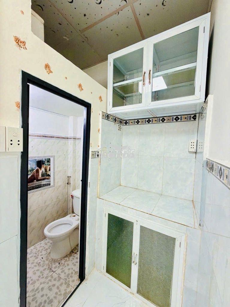 Nhà mới - ô tô đậu trước ngõ- 2 tầng- nguyễn tất thành quận 4 - Ảnh 2